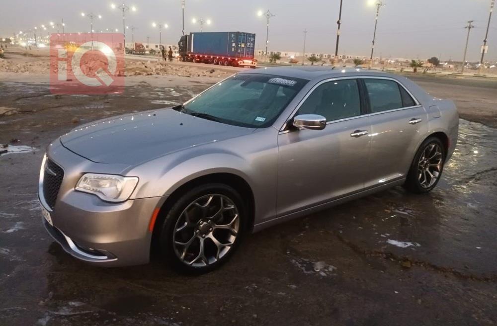 کرایسلەر 300